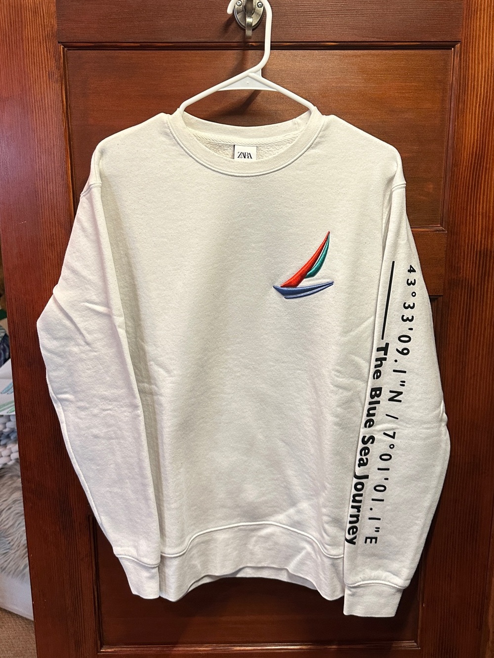 Zara White Crewneck Sweatshirt with Multicolor Sailboat Embroidery